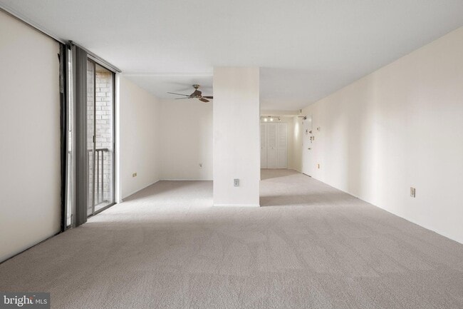 Building Photo - 4600 S Four Mile Run Dr