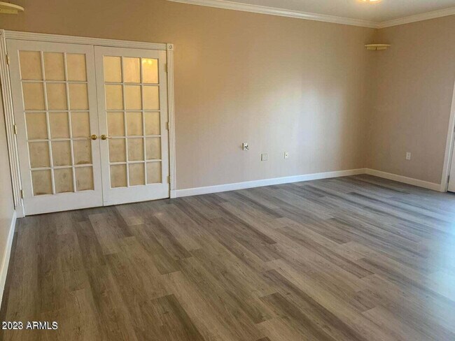 Building Photo - 557 S Sunwood Cir