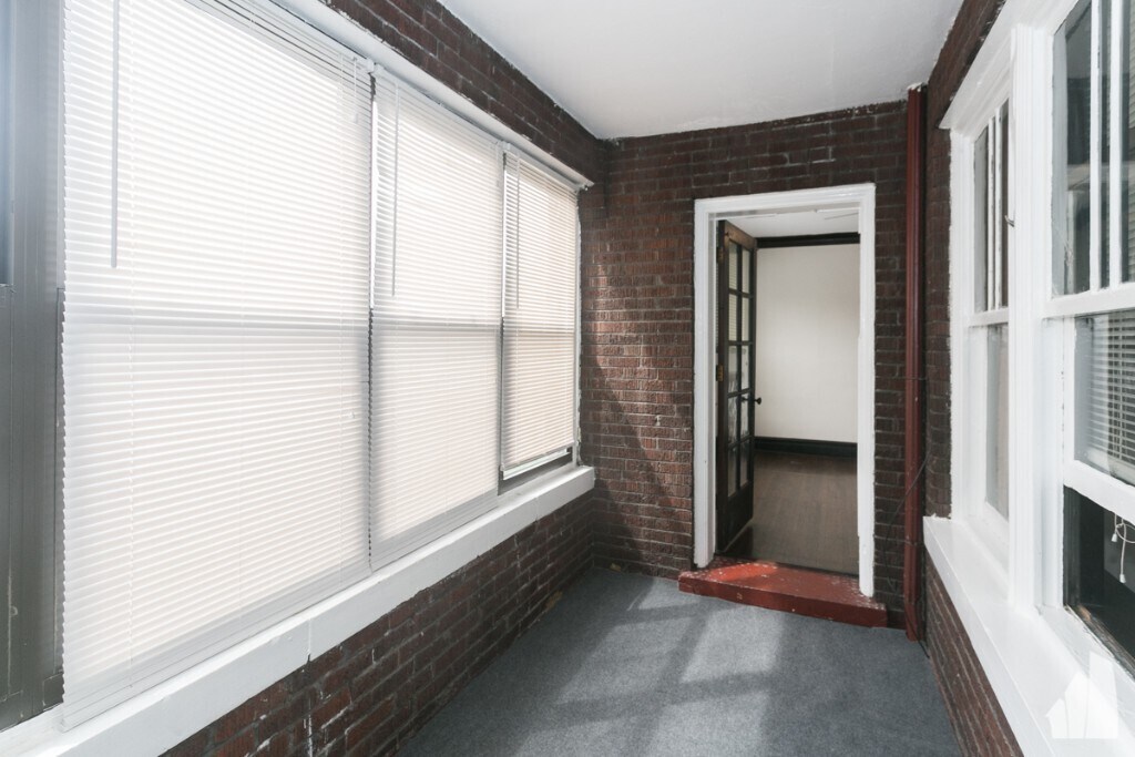 Building Photo - 3827 N Drake Ave