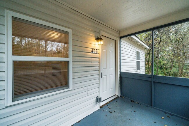 Building Photo - 406 Forest Rd
