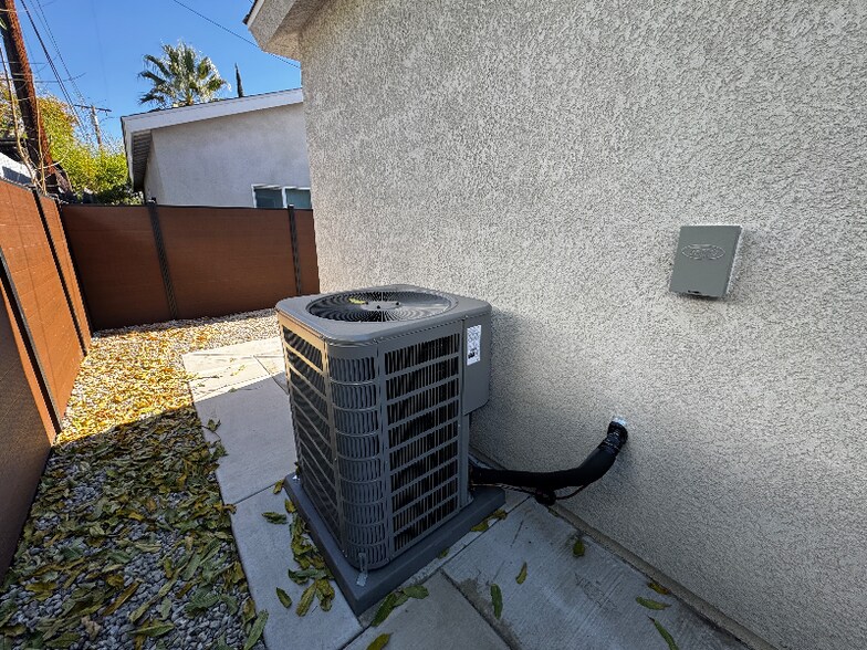 Building Photo - 1976 W 18th St