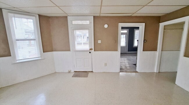 Building Photo - 523-523 1/2 Frederick Street