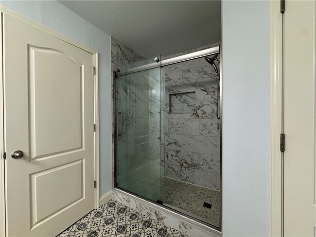 Building Photo - 3905 W Amour Dr