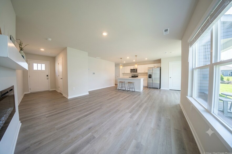 Building Photo - 303 Ember Dr
