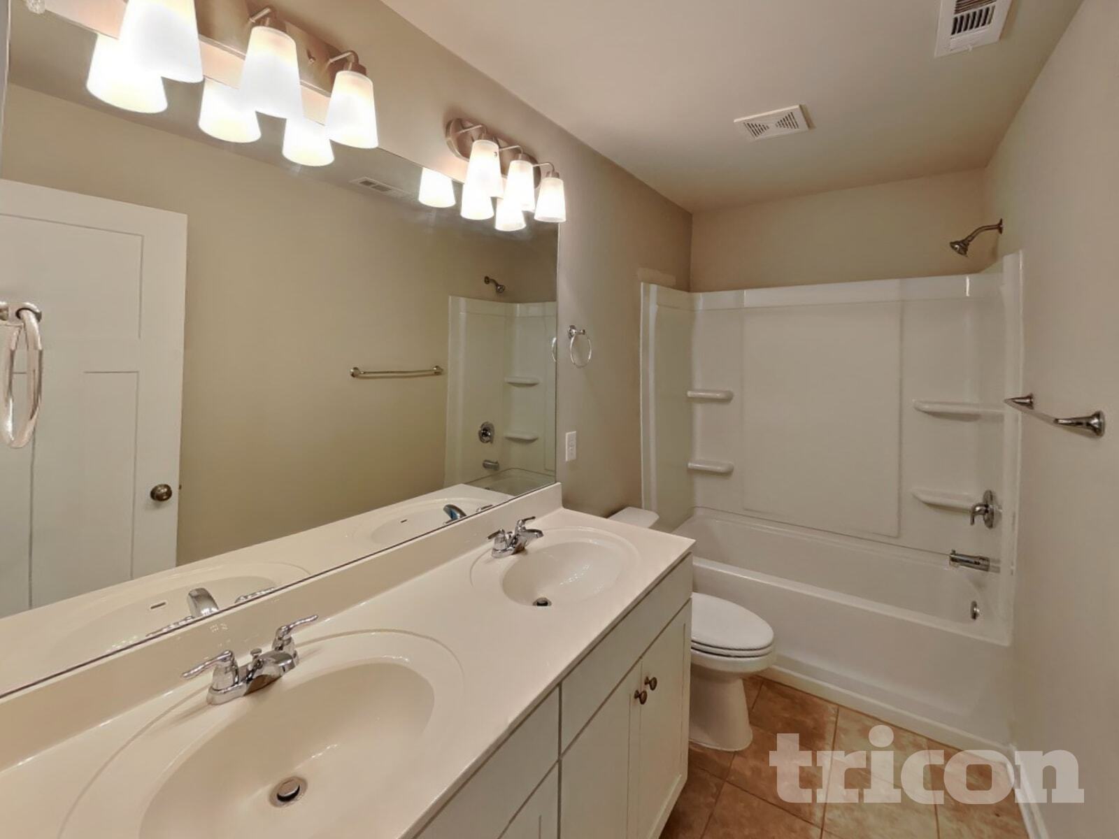 Building Photo - 3025 Commonwealth Dr