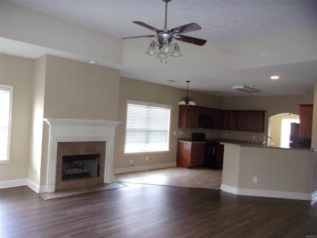 Building Photo - 718 Briarcliff Pl