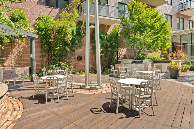 Building Photo - 804 S Clark St