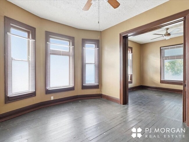 Building Photo - 3735 S