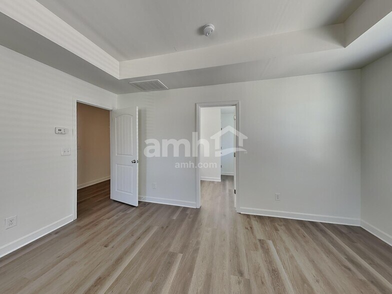 Building Photo - 3013 Corrona Ln