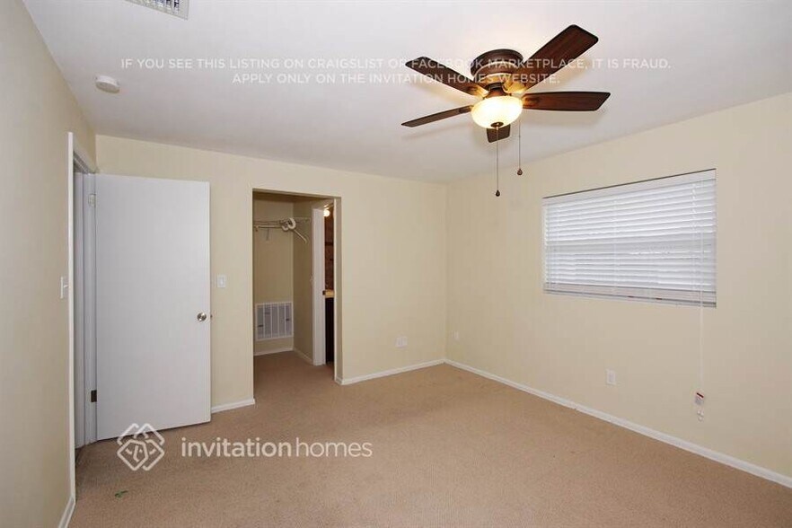 Building Photo - 3900 Lejune Ave