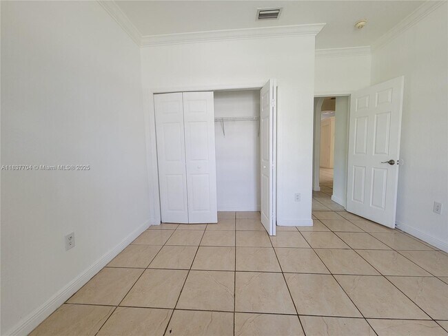 Building Photo - 4949 SW 134th Ave