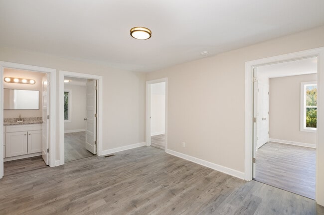 Building Photo - 417 W Coffee St