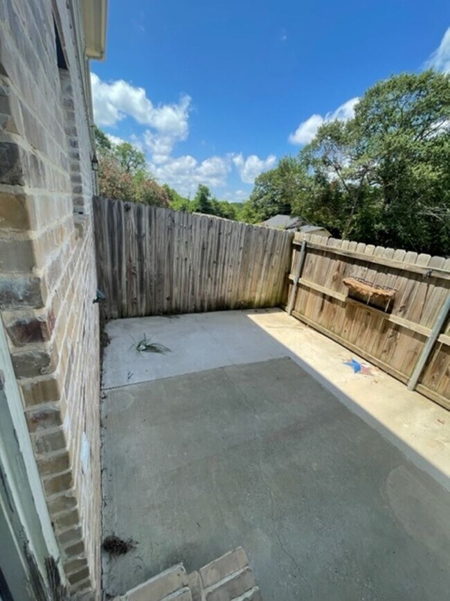 Building Photo - 226 Parrott Dr