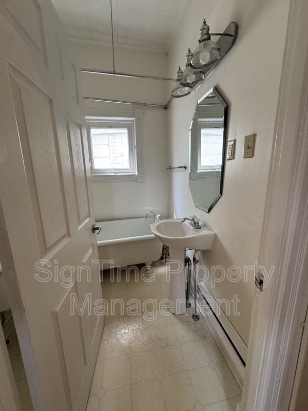 Building Photo - 117-121 East Antietam Street - 121 2nd Fl A