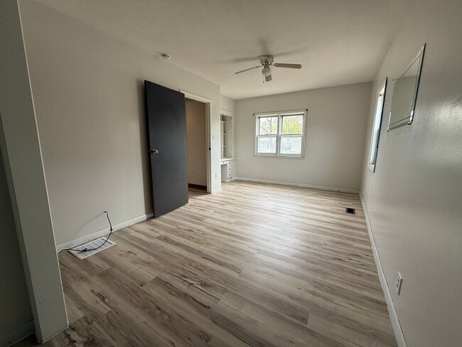 Building Photo - **Move in Ready** 3 bedroom close to downtown!