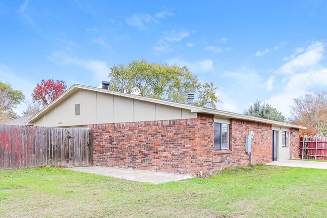 Building Photo - 6505 Alta Oaks Dr