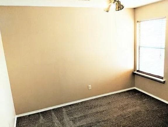 Building Photo - 504 Woodlake Dr