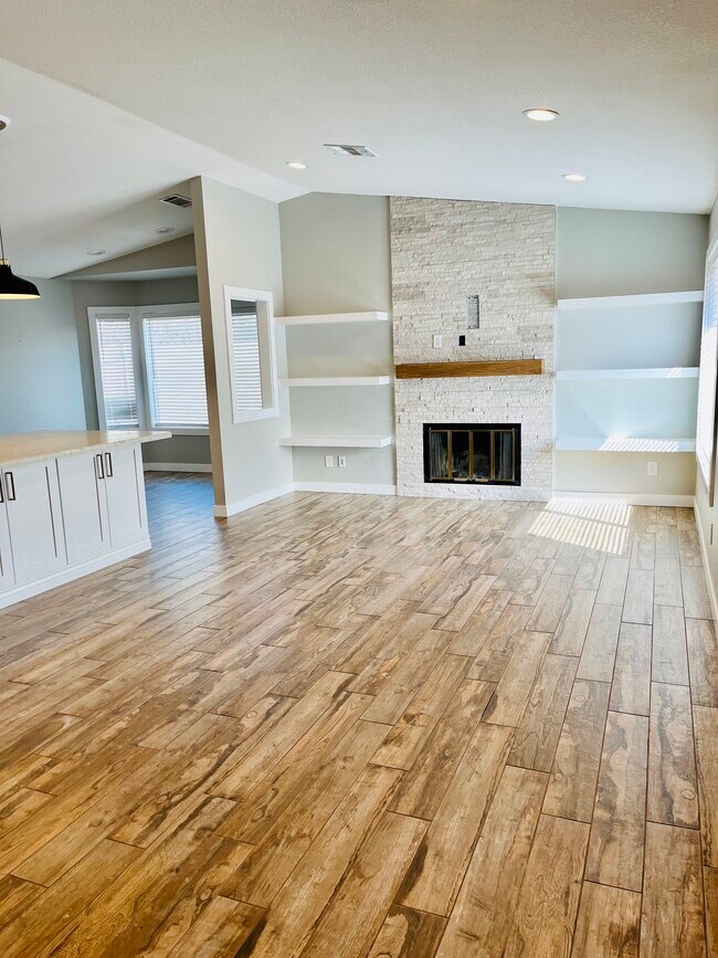 Building Photo - 6927 E Grandview Dr