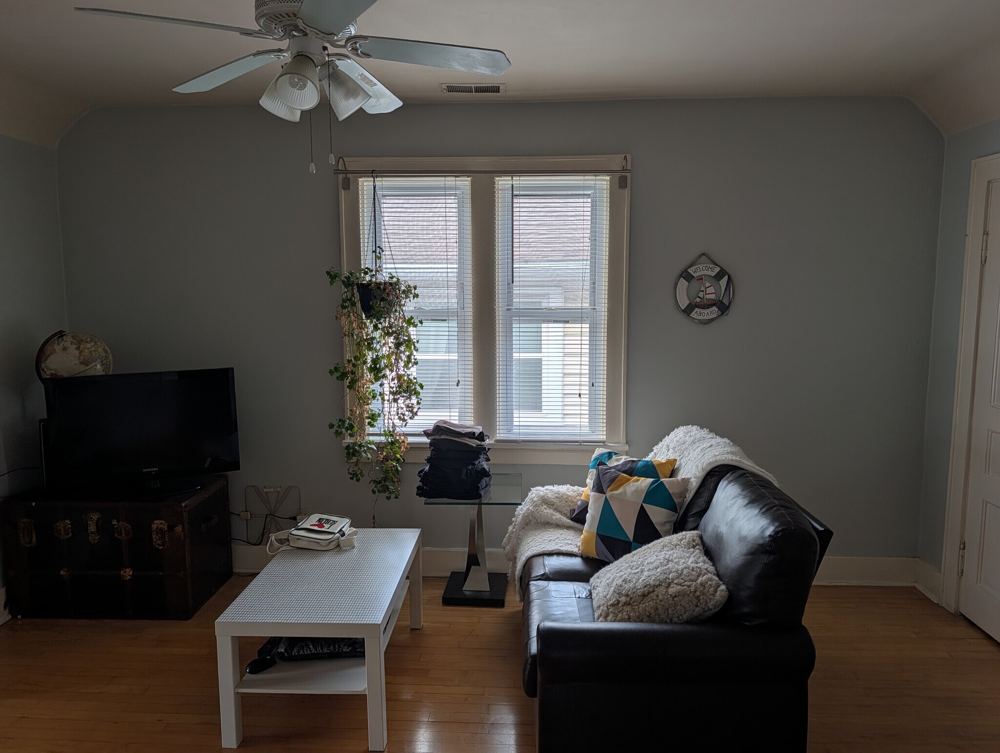 Living Room - 517 E Burleigh St