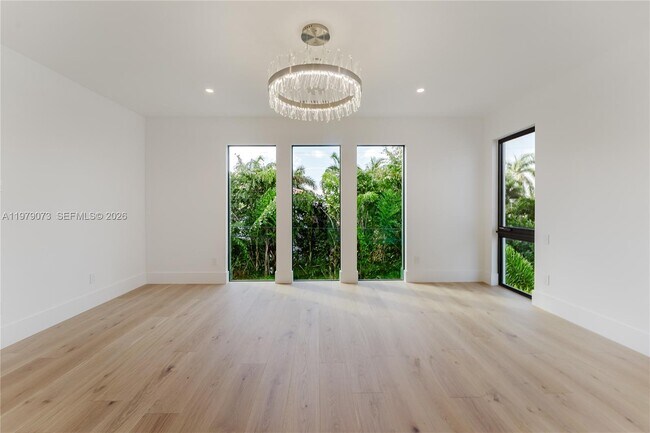 Building Photo - 464 NE 6th St