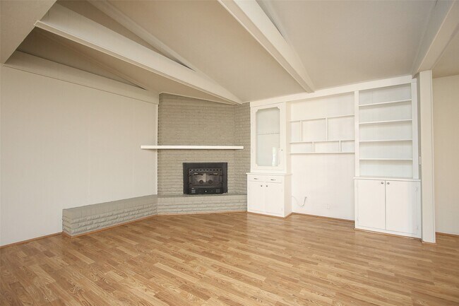 Building Photo - 30115 Misty Meadow Dr