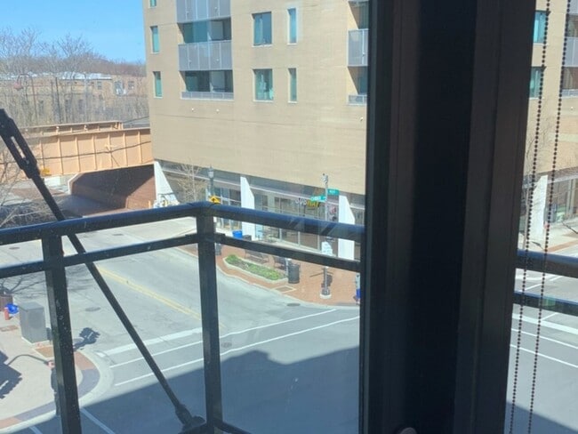 Building Photo - 847 Chicago Ave