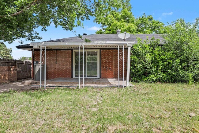 Building Photo - 2236 SW 59th Pl