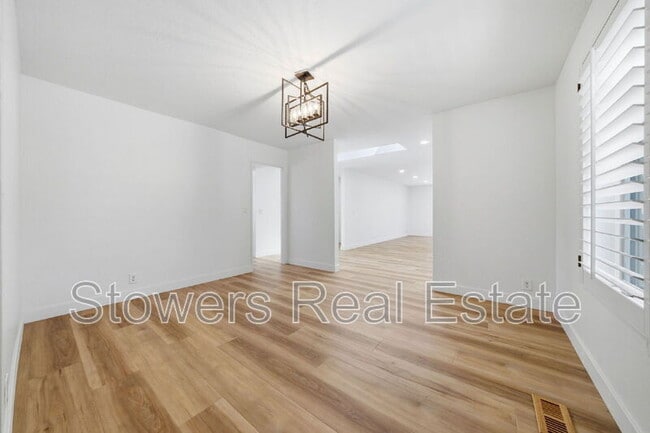 Building Photo - 155 Mountain Canyon Pl