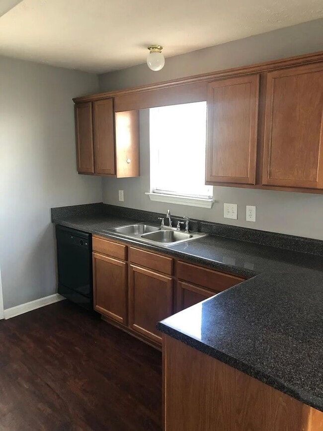 Building Photo - Charming 3-Bedroom Home in the Heart of La...