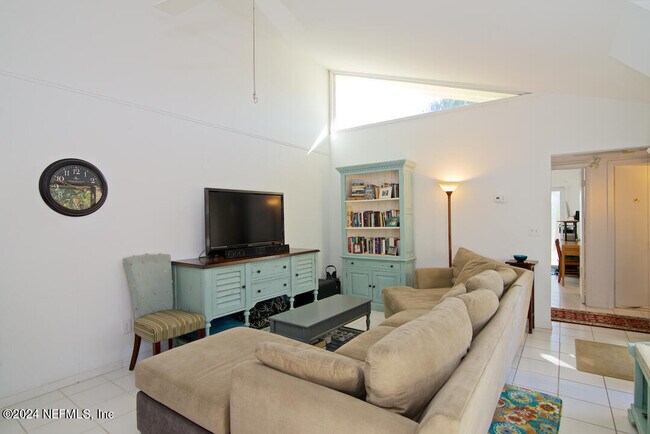 Building Photo - 223 Orange St