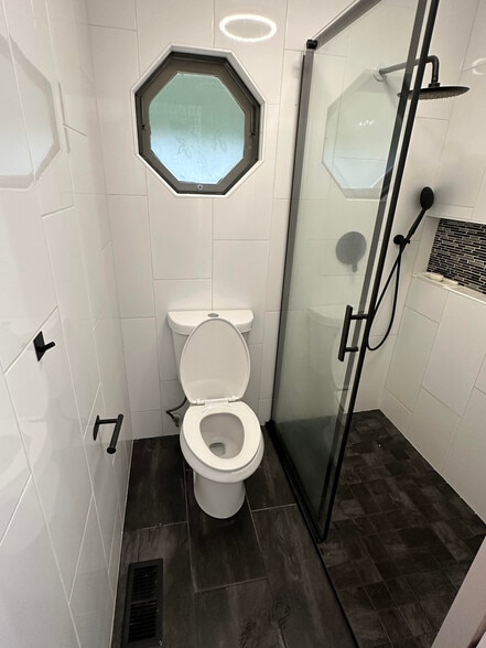 Bathroom - 9824 157th St E