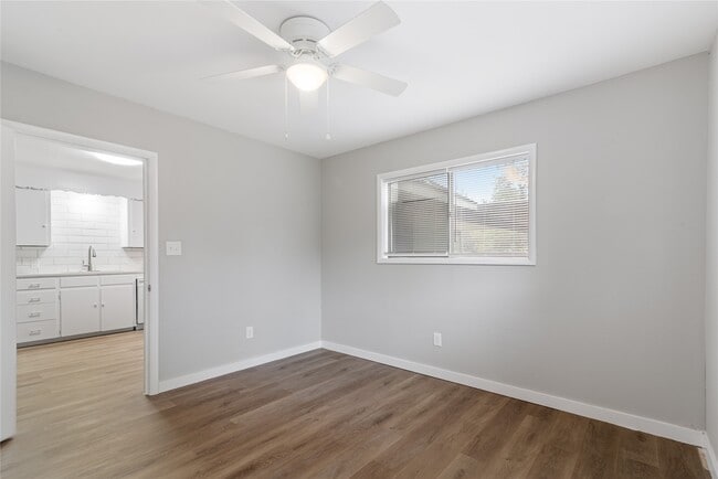 Building Photo - 615 Riveredge Dr