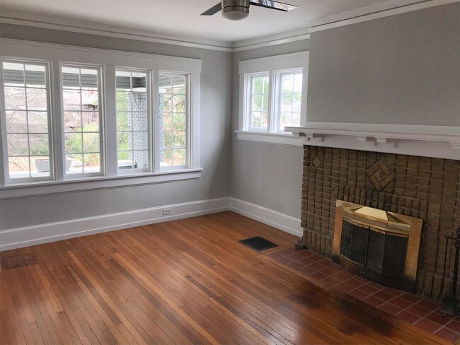 Building Photo - 819 29th St S