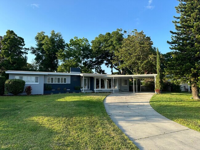 Primary Photo - 511 Lake Shore Dr
