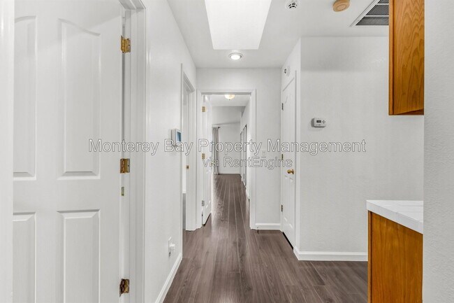 Building Photo - 383 Hillcrest Ave