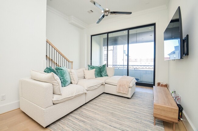 Building Photo - 6125 Cottage Grove Lake Dr