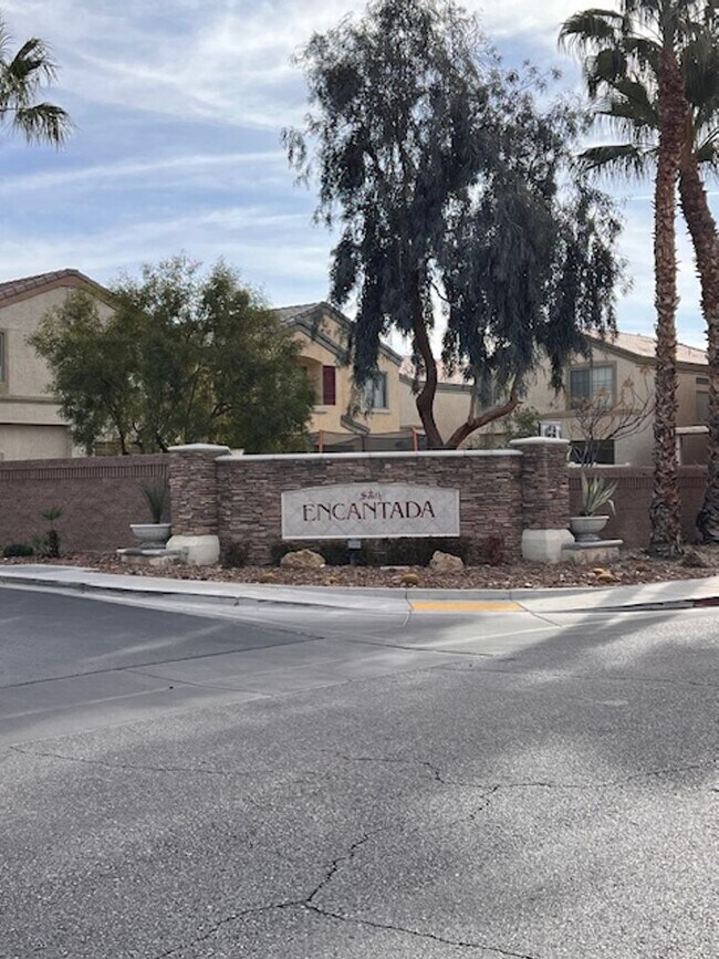 Building Photo - Gated Community - Southwest