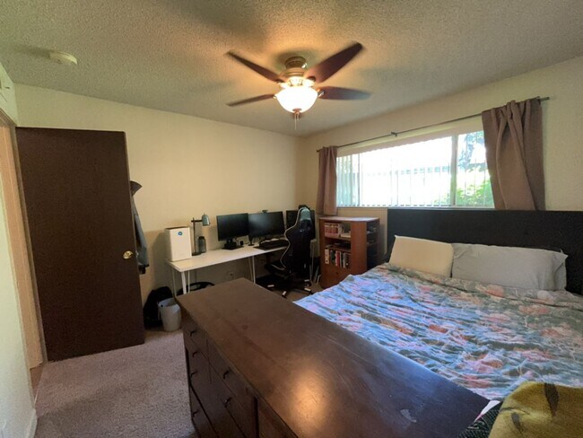 Building Photo - 2 Bedroom Condo in North Davis for September move in!