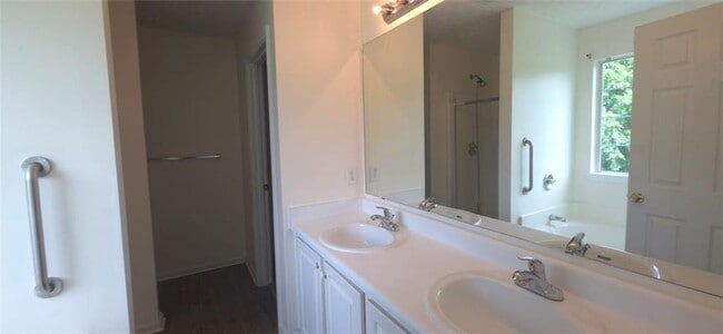 Building Photo - 2895 Gallery Grove
