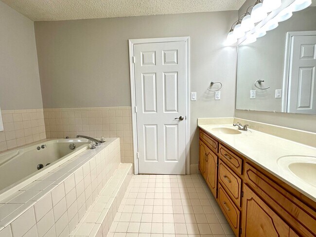Building Photo - Stunning Single-Family Home with Plenty of...