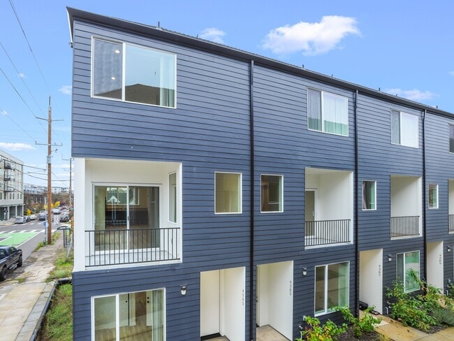 Building Photo - Vancouver Townhouses