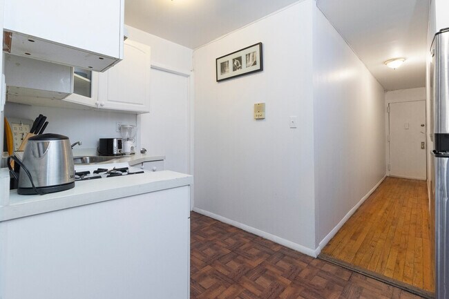 Building Photo - 316 E 96th St