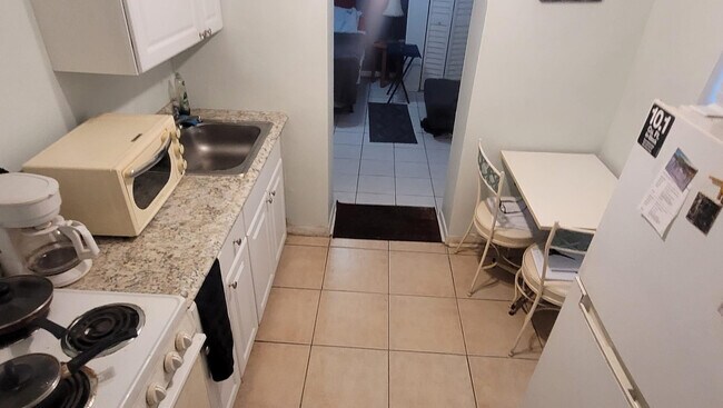 Building Photo - 324 Indiana St