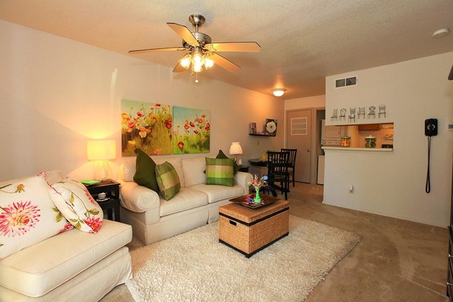 Living Area - Cedar Lake Apartments