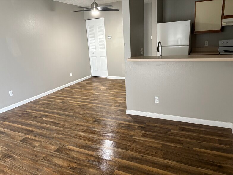 Building Photo - 441 Cedarview Ct