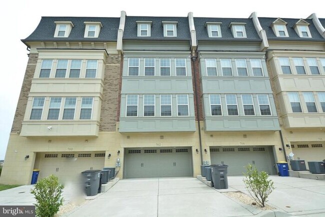 Building Photo - 702 Fair Winds Way