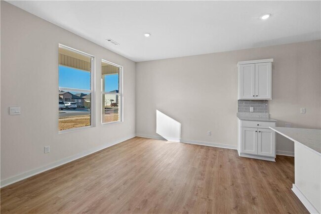 Building Photo - 4682 W Aurora St