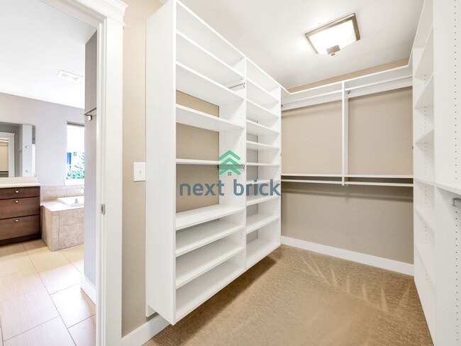 Building Photo - 4 BED AND 2.5 BATH SINGLE FAMILY HOUSE FOR...