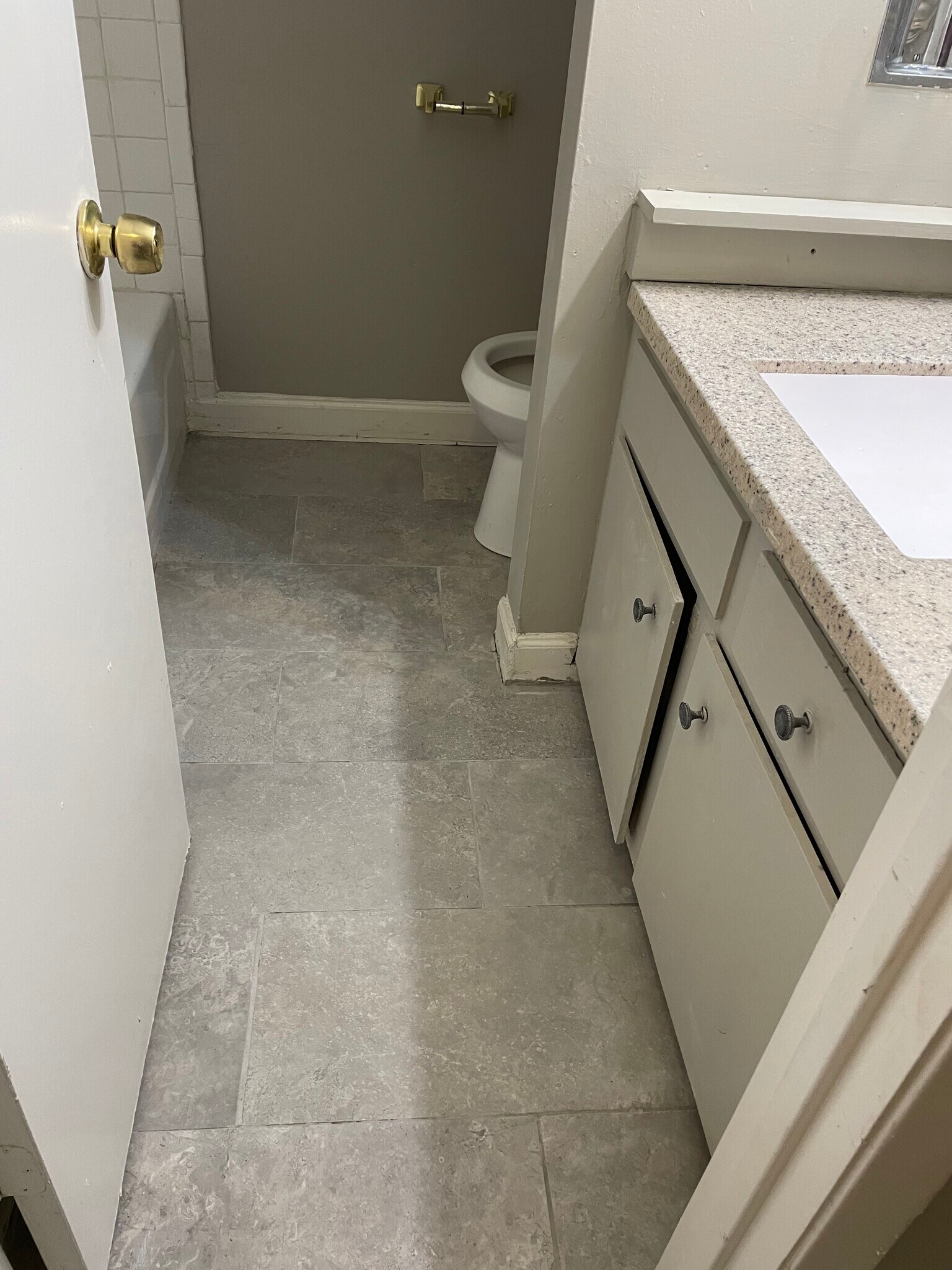 Hall bath - 5589 Gates Cv