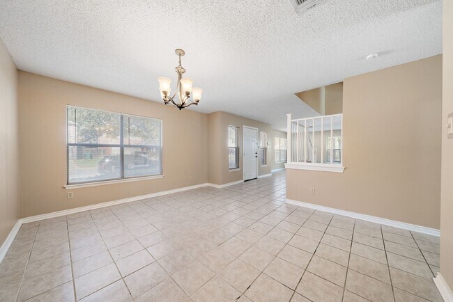 Building Photo - 4 Bedroom/2.5 Bath Redland Springs Subdivision